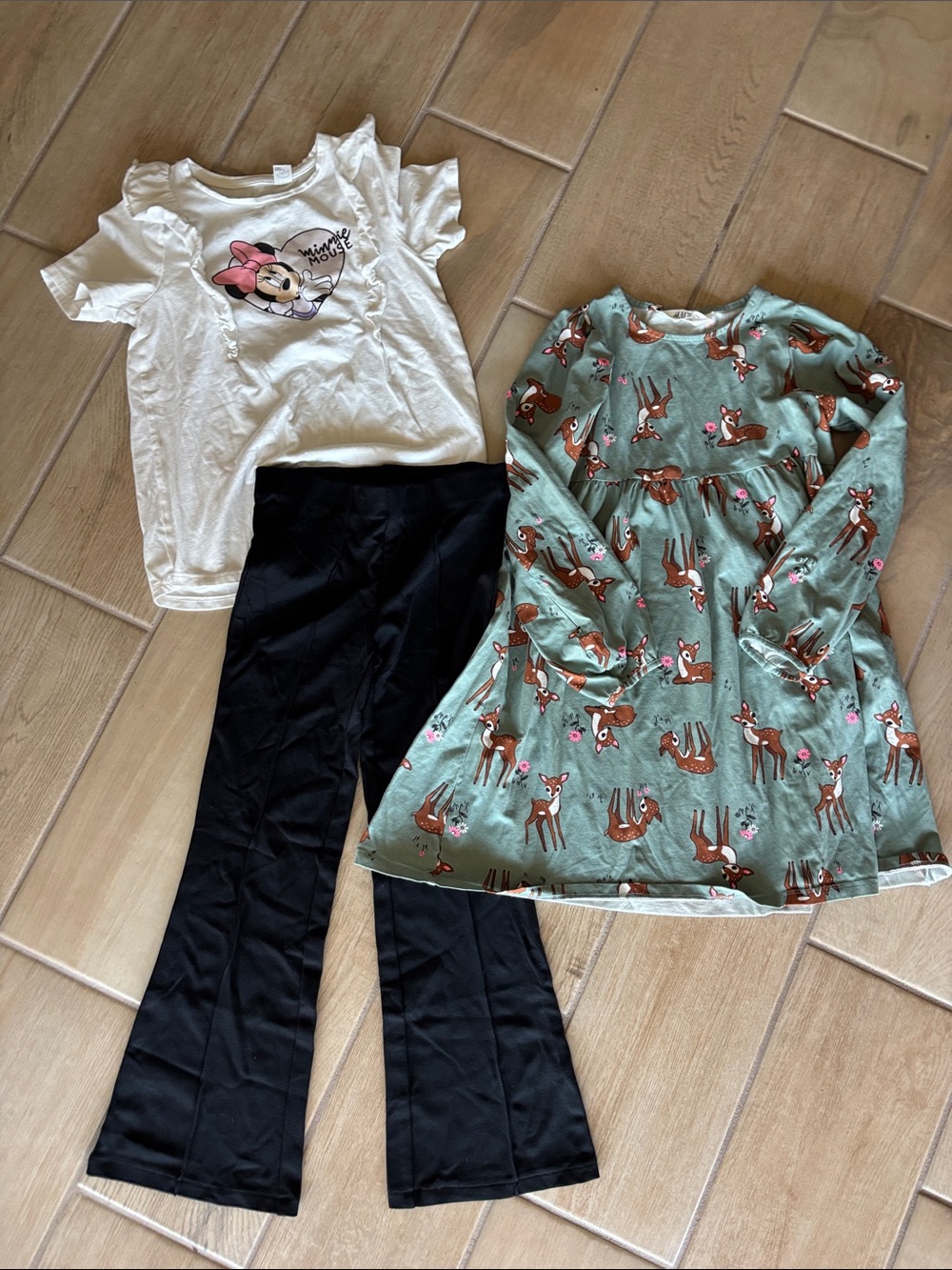 Girl’s H&M Disney Minnie Mouse White Tee & Green Deer Printed Dress size 8